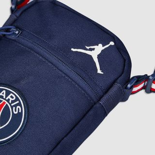Riñonera Bandolera Festival Bag Paris PSG Jordan de segunda mano por 34,99  EUR en Barcelona en WALLAPOP