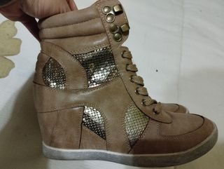 Zapatos con cuña por dentro N.39 de segunda mano por 5 EUR en Tomelloso en  WALLAPOP