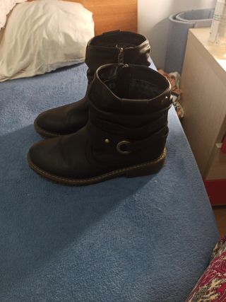 Botas xti de segunda mano por 10 EUR en Barcelona en WALLAPOP