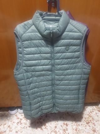 Chaleco Alvaro Moreno Nuevo de segunda mano por 12 EUR en Madrid en WALLAPOP