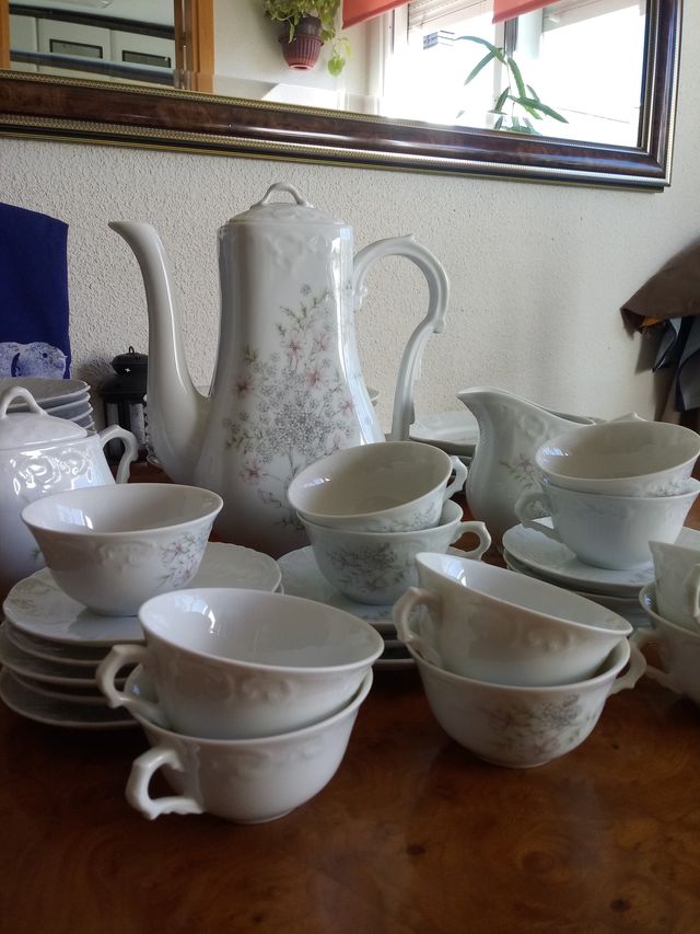 JUEGO DE CAFÉ DE PORCELANA VISTA ALEGRE, EMA