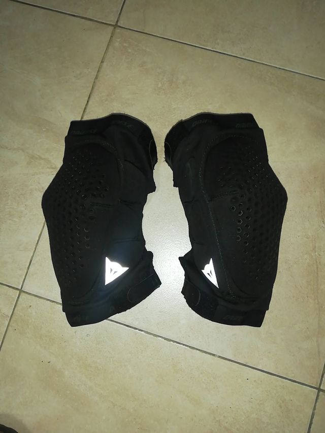 SE VENDEN RODILLERAS DAINESE EN PERFECTO ESTADO