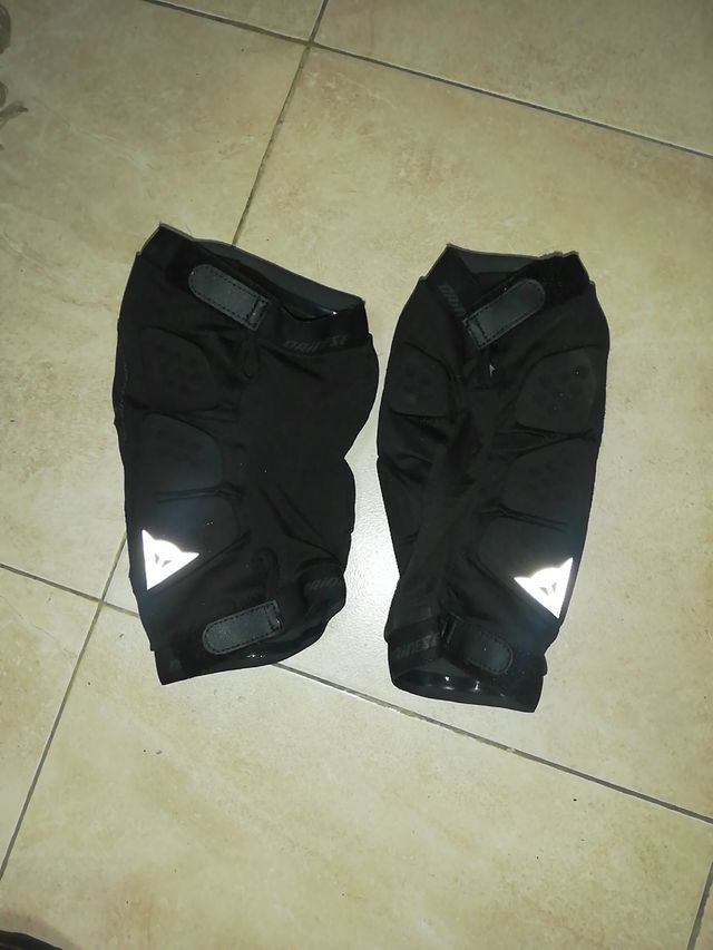 SE VENDEN RODILLERAS DAINESE EN PERFECTO ESTADO