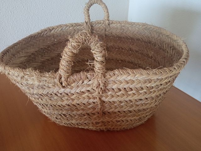 Cesta artesanal. Decoración rústica.