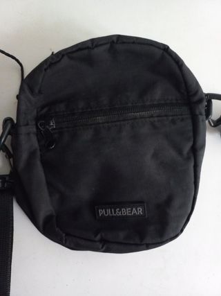 Bolso pull and bear hombre de segunda mano por 3 EUR en Santa Coloma de  Gramenet en WALLAPOP
