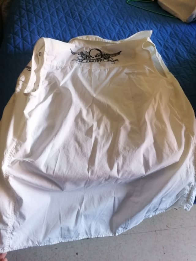 camisa blanca logo craneo talla 16A