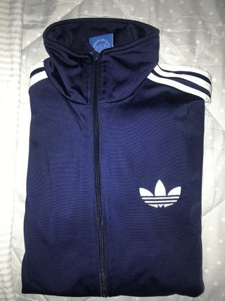 Chaqueta chandal Adidas Originals de segunda mano por 10 EUR en Velilla de  San Antonio en WALLAPOP