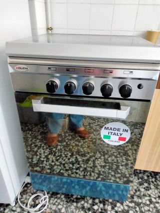 URGE. Cocina de gas con horno eléctrico. Glem de segunda mano por 250 EUR  en Madrid en WALLAPOP