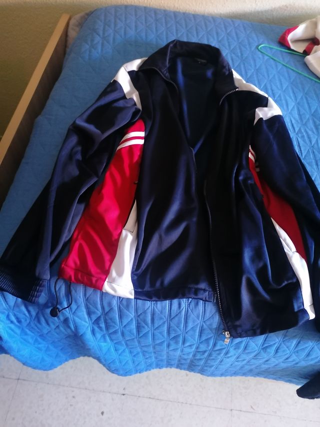 sudadera fina rojo,azul y blanco talla S