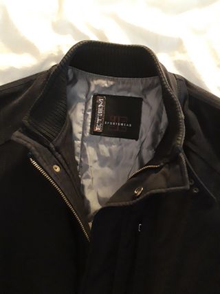 Cazadora \\/ chaqueta Etiem de segunda mano por 100 EUR en Valencia en  WALLAPOP