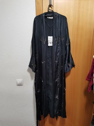 Kimono abalorios edición limitada Zara de segunda mano por 75 EUR en  Valencia en WALLAPOP