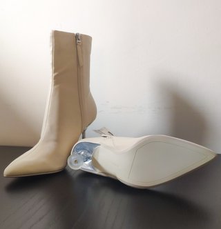 Botas tacón bershka P.V.P49\\'99€ de segunda mano por 33 EUR en A Coruña en  WALLAPOP