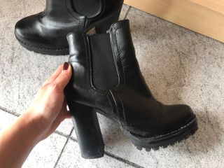 Botines de tacón negros Marypaz de segunda mano por 15 EUR en Sant Sadurní  d\\'Anoia en WALLAPOP
