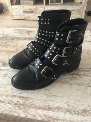 Botas tachuelas negras 41 de segunda mano por 5 EUR en Madrid en WALLAPOP