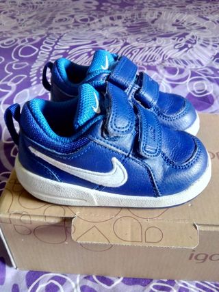 Zapatillas bebé talla 21 Nike de segunda mano por 6 EUR en Madrid en  WALLAPOP
