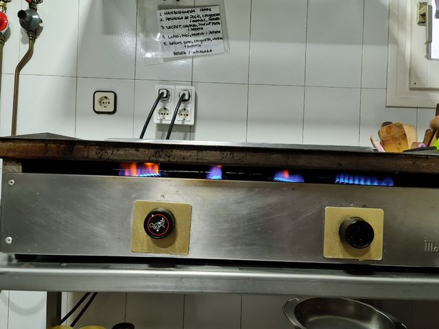 Piano con 4 bruciatori e forno elettrico