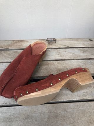 Zuecos Zara Home de segunda mano por 15 EUR en Barcelona en WALLAPOP