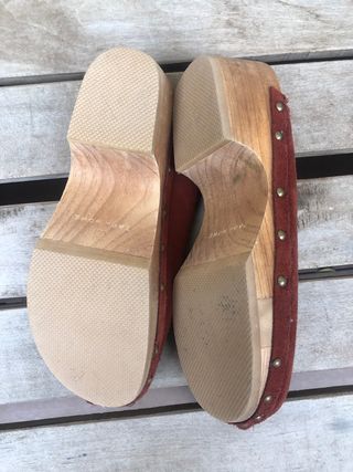 Zuecos Zara Home de segunda mano por 15 EUR en Barcelona en WALLAPOP