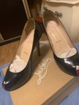 Zapatos Louboutin de segunda mano en WALLAPOP