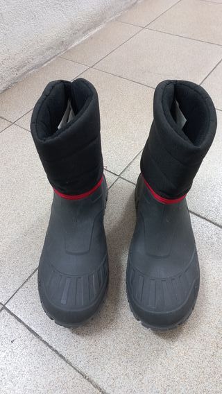 Botas de Nieve y Agua 40\\/41 de segunda mano por 9 EUR en Madrid en WALLAPOP