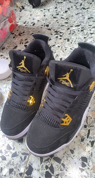 Nike Jordan Retro Negras \u0026 Doradas