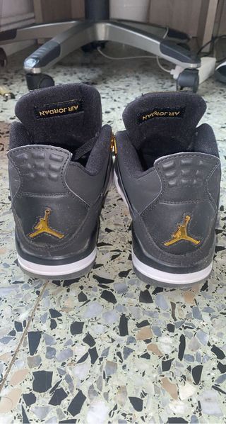 Jordan 4 negras doradas de segunda mano por 100 EUR en Barcelona en WALLAPOP