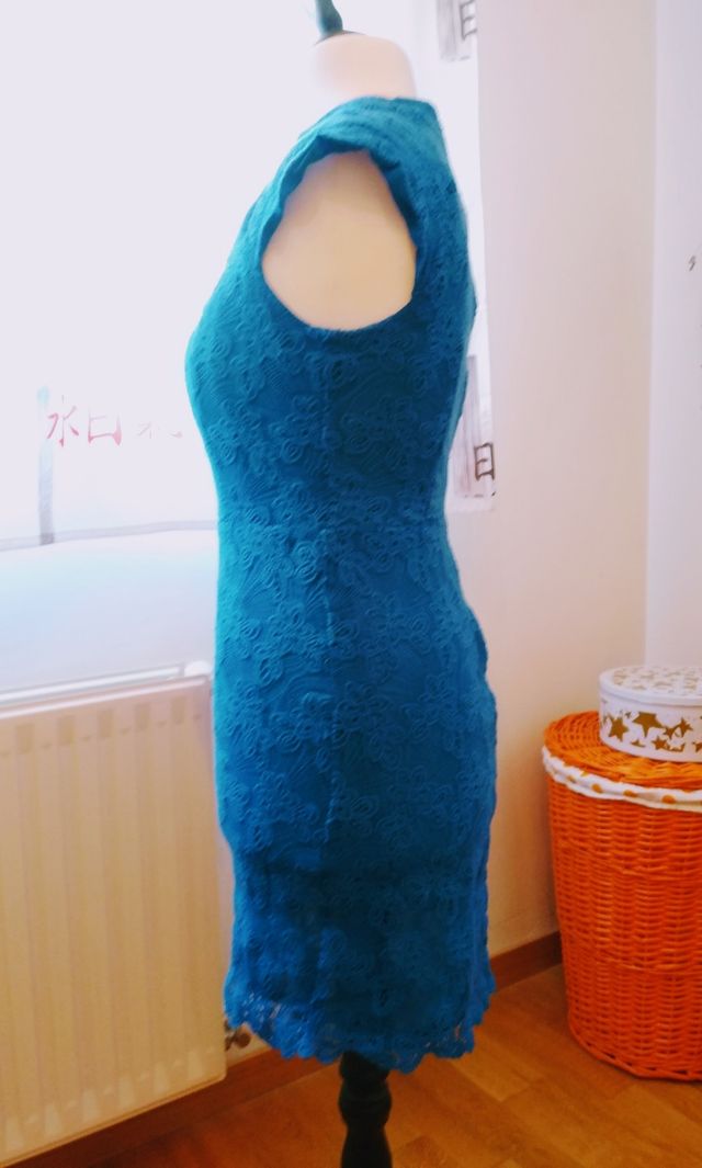 Vestido fiesta azul guipur de Mango talla L.