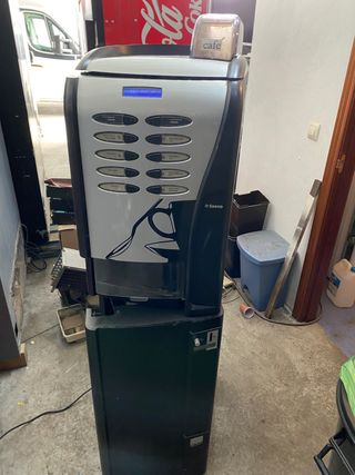 Máquina vending cafetera SAECO de segunda mano por 950 EUR en Casarrubuelos  en WALLAPOP