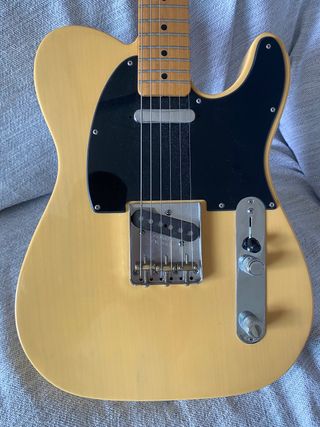 Fender Telecaster baja de segunda mano por 720 EUR en Barcelona en WALLAPOP