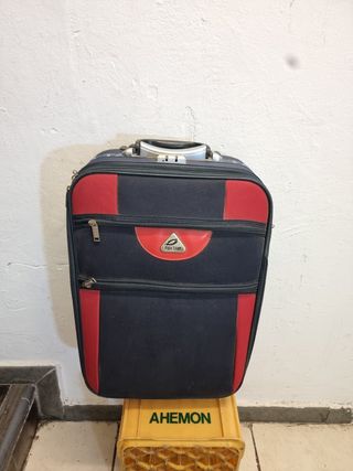 Maleta viaje semirrígidas 56 x 36 x 28 de segunda mano por 10 EUR en Las  Palmas de Gran Canaria en WALLAPOP
