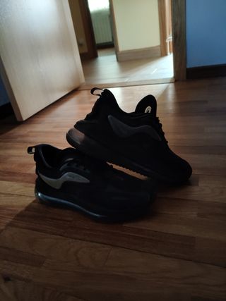 Nike Air Max 720 (Talla: 43) de segunda mano por 80 EUR en Vigo en WALLAPOP