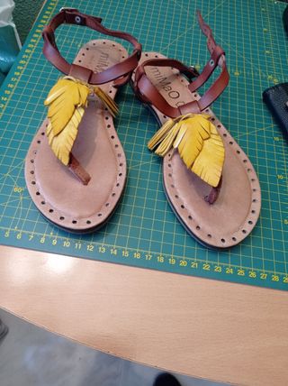 Sandalias miMaO, de segunda mano por 30 EUR en Meco en WALLAPOP