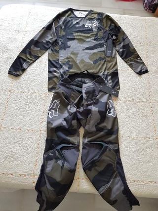 Traje de motocross fox de segunda mano por 50 EUR en Los Corrales en  WALLAPOP