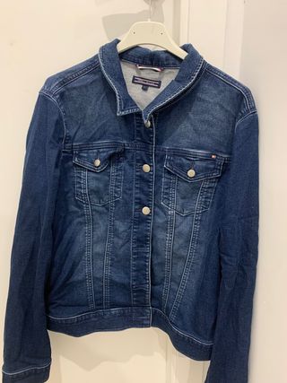 Chaqueta Vaquera Tommy Hilfiger de segunda mano por 25 EUR en Ibi en  WALLAPOP
