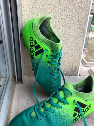 Botas futbol Adidas talla 36 de segunda mano por 20 EUR en Parcelas Plana  en WALLAPOP