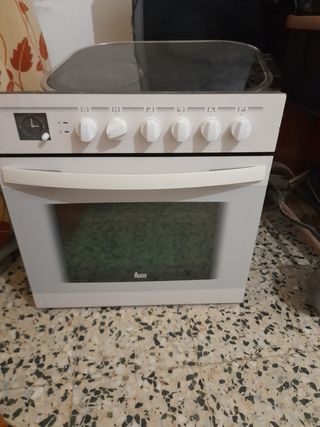Cocina con placa de vitrocerámica 4 zonas y horno Teka 40297957 - Comprar