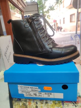 Vendido botas de segunda mano por 35 EUR en Mérida en WALLAPOP