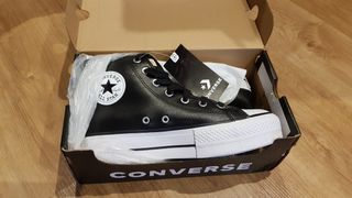 CONVERSE ALL STAR CUERO PLATAFORMA ALTAS NEGRAS de segunda mano por 70 EUR  en Viladecans en WALLAPOP