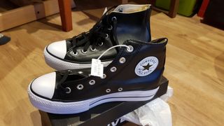 CONVERSE ALL STAR CUERO PLATAFORMA ALTAS NEGRAS de segunda mano por 70 EUR  en Viladecans en WALLAPOP