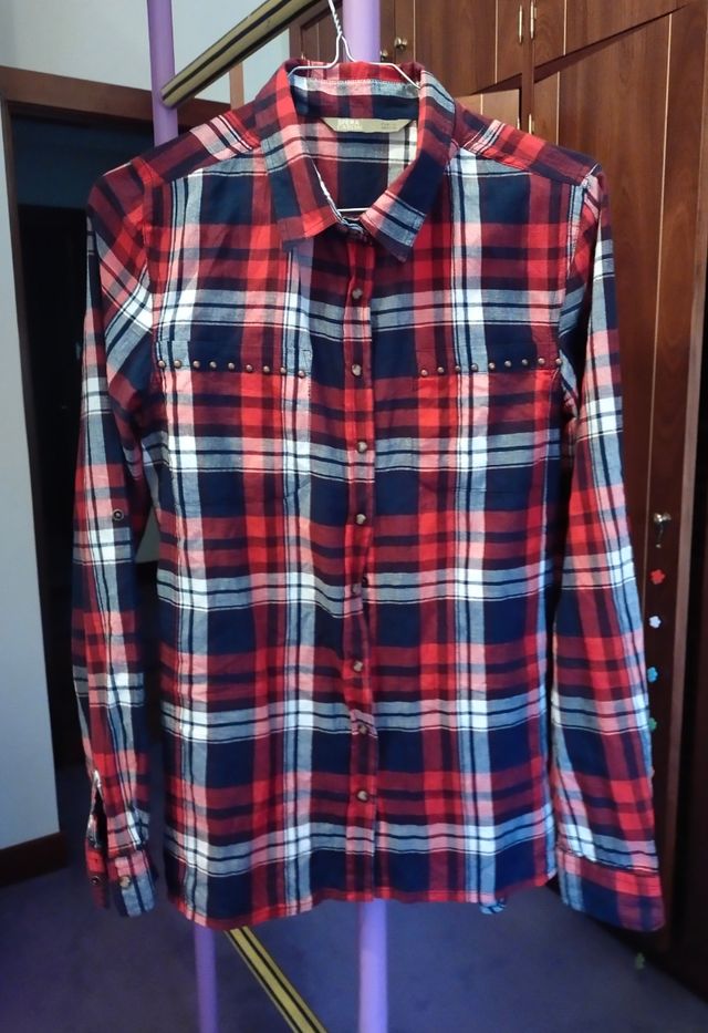 Camisa a cuadros rojo y azul Sfera