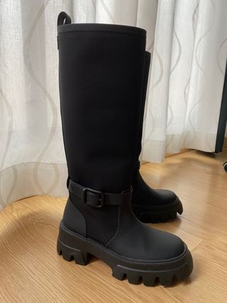 Botas de agua Uterqüe de segunda mano por 115 EUR en Alicante en WALLAPOP