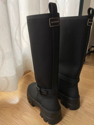Botas de agua Uterqüe de segunda mano por 115 EUR en Alicante en WALLAPOP