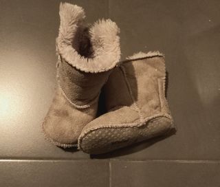 Botas Bebé forrada de borreguito.H\u0026amp;M. Talla 18\\/19 de segunda mano por  5 EUR en Burgos en WALLAPOP