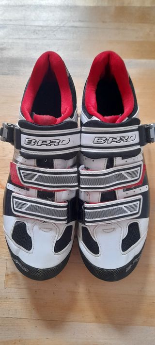 Botines de ciclismo , con cala, número 44 de segunda mano por 25 EUR en  Sevilla en WALLAPOP