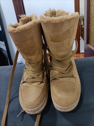 Botas de Pelo para Dama suavecitas de segunda mano por 11 EUR en Santander  en WALLAPOP