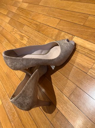 Zapatos fiesta Lodi Dorados de segunda mano por 40 EUR en Tres Cantos en  WALLAPOP