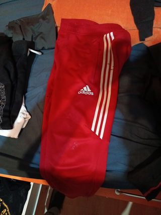 Pantalones Adidas de segunda mano en Barcelona en WALLAPOP