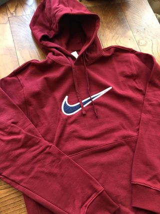 Sudadera granate de Nike de segunda mano por 44 EUR en Madrid en WALLAPOP