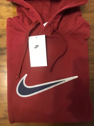 Sudadera granate de Nike de segunda mano por 44 EUR en Madrid en WALLAPOP