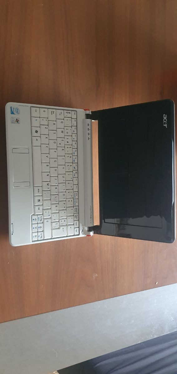 Portatil mini Acer aspire One